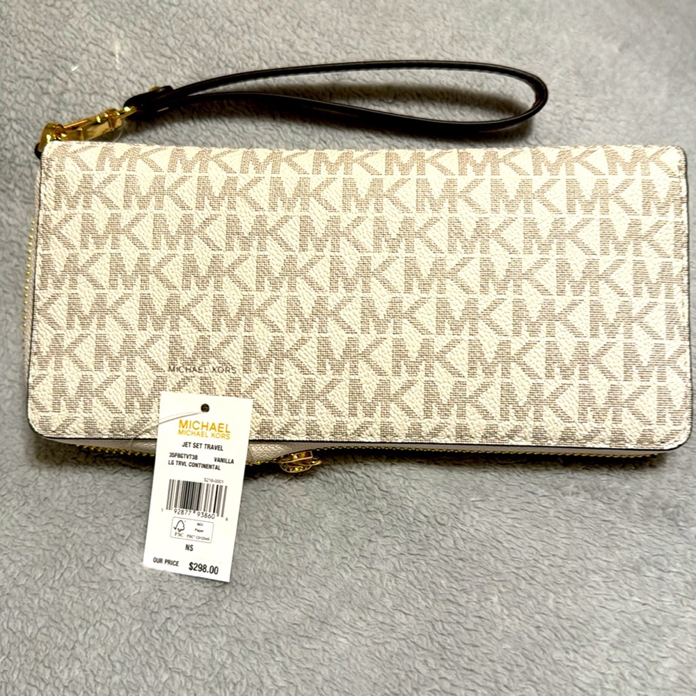 Michal Kors - Picture 2 of 5